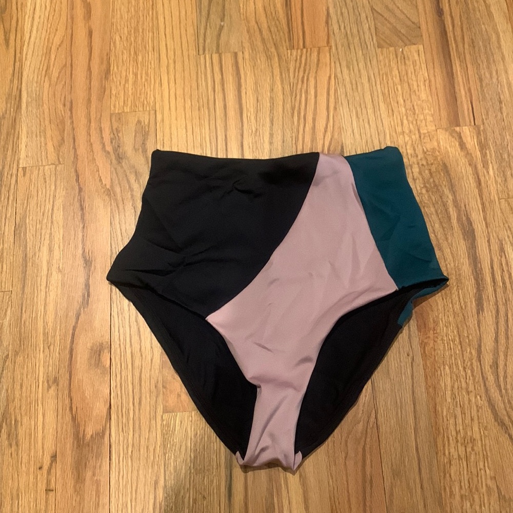 Left On Friday Party Wave Hi Tide Bottoms
